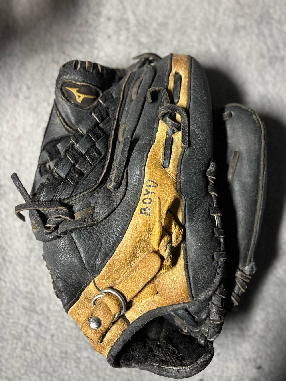 Mizuno Black and Tan Leather Baseball Glove with Webbed Pocket